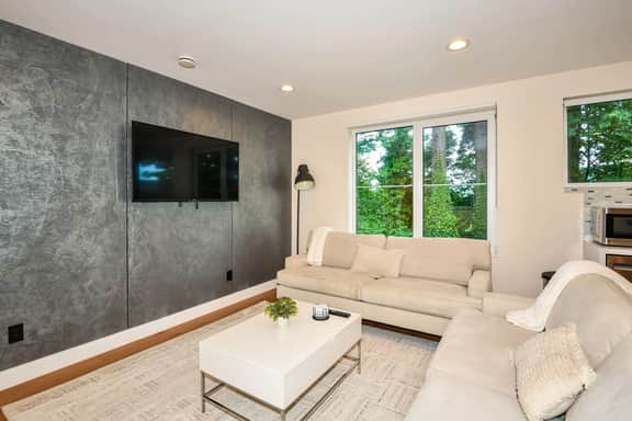 Lakeview Escape
